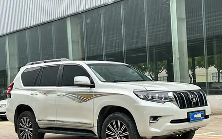 Toyota Land Cruiser Prado 150 рестайлинг 2, 2020 год, 4 985 000 рублей, 2 фотография