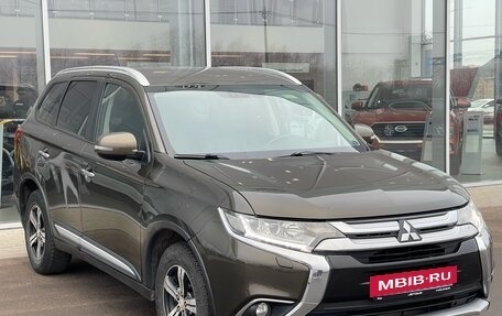 Mitsubishi Outlander III рестайлинг 3, 2015 год, 1 650 000 рублей, 3 фотография