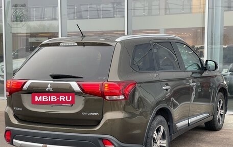 Mitsubishi Outlander III рестайлинг 3, 2015 год, 1 650 000 рублей, 8 фотография