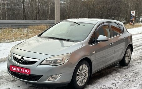 Opel Astra J, 2011 год, 749 000 рублей, 2 фотография