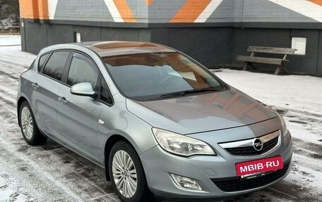 Opel Astra J, 2011 год, 749 000 рублей, 3 фотография