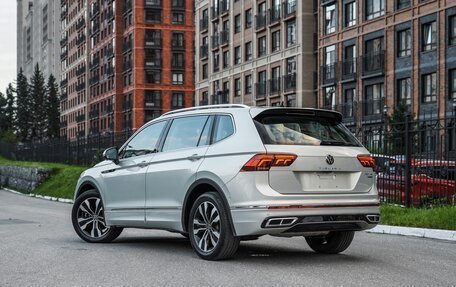 Volkswagen Tiguan II, 2021 год, 4 850 000 рублей, 2 фотография