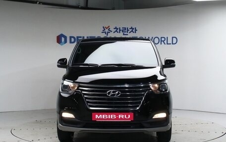 Hyundai Grand Starex Grand Starex I рестайлинг 2, 2020 год, 3 550 000 рублей, 2 фотография