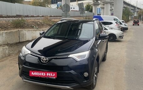 Toyota RAV4, 2019 год, 2 400 000 рублей, 3 фотография