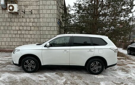 Mitsubishi Outlander III рестайлинг 3, 2014 год, 1 595 000 рублей, 2 фотография