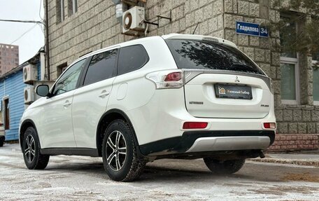 Mitsubishi Outlander III рестайлинг 3, 2014 год, 1 595 000 рублей, 3 фотография