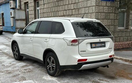 Mitsubishi Outlander III рестайлинг 3, 2014 год, 1 595 000 рублей, 4 фотография