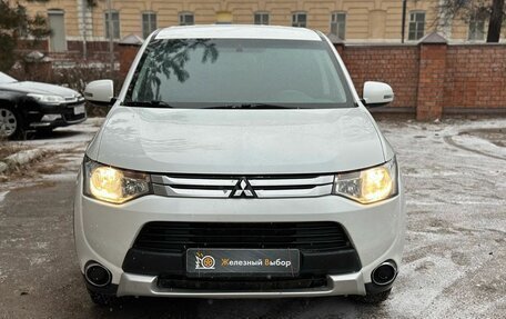 Mitsubishi Outlander III рестайлинг 3, 2014 год, 1 595 000 рублей, 10 фотография