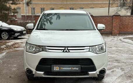 Mitsubishi Outlander III рестайлинг 3, 2014 год, 1 595 000 рублей, 9 фотография