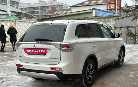 Mitsubishi Outlander III рестайлинг 3, 2014 год, 1 595 000 рублей, 6 фотография