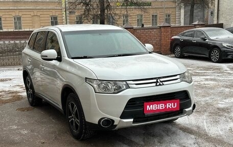 Mitsubishi Outlander III рестайлинг 3, 2014 год, 1 595 000 рублей, 8 фотография