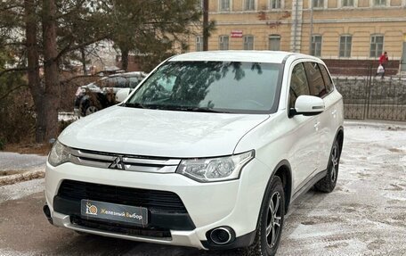 Mitsubishi Outlander III рестайлинг 3, 2014 год, 1 595 000 рублей, 24 фотография