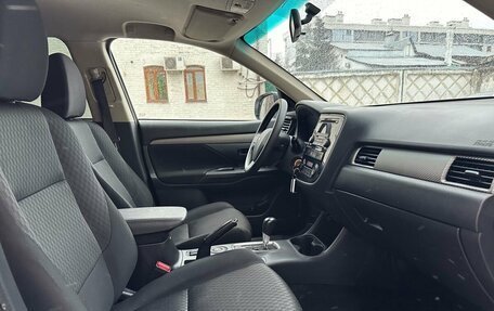 Mitsubishi Outlander III рестайлинг 3, 2014 год, 1 595 000 рублей, 16 фотография