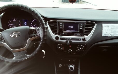 Hyundai Solaris II рестайлинг, 2018 год, 1 000 000 рублей, 6 фотография