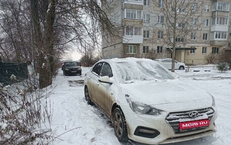 Hyundai Solaris II рестайлинг, 2017 год, 956 500 рублей, 1 фотография