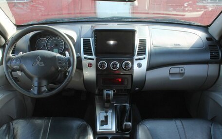 Mitsubishi Pajero Sport II рестайлинг, 2013 год, 1 721 000 рублей, 11 фотография