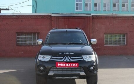 Mitsubishi Pajero Sport II рестайлинг, 2013 год, 1 721 000 рублей, 2 фотография