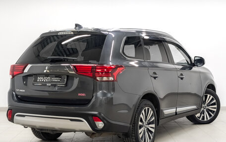 Mitsubishi Outlander III рестайлинг 3, 2020 год, 2 495 000 рублей, 5 фотография