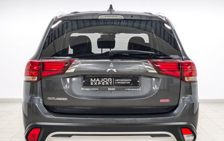 Mitsubishi Outlander III рестайлинг 3, 2020 год, 2 495 000 рублей, 6 фотография