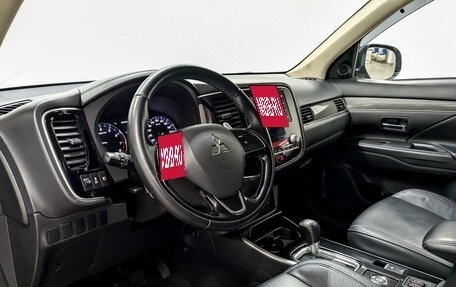 Mitsubishi Outlander III рестайлинг 3, 2020 год, 2 495 000 рублей, 16 фотография