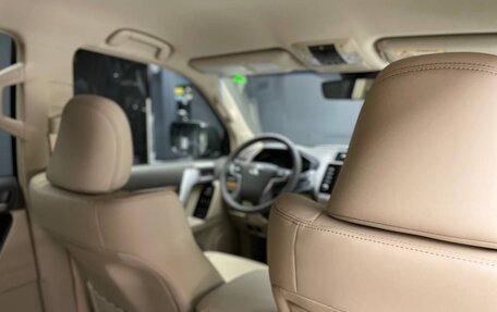 Toyota Land Cruiser Prado 150 рестайлинг 2, 2022 год, 12 390 000 рублей, 13 фотография