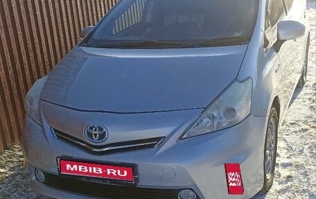 Toyota Prius Alpha I (ZVW40/41), 2013 год, 1 400 000 рублей, 1 фотография