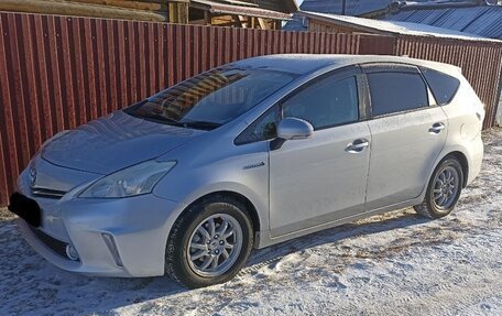 Toyota Prius Alpha I (ZVW40/41), 2013 год, 1 400 000 рублей, 2 фотография