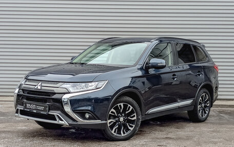 Mitsubishi Outlander III рестайлинг 3, 2021 год, 2 850 000 рублей, 1 фотография