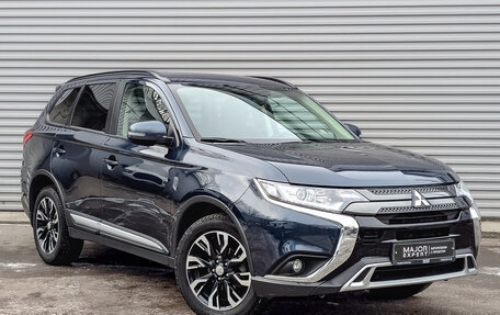 Mitsubishi Outlander III рестайлинг 3, 2021 год, 2 850 000 рублей, 3 фотография