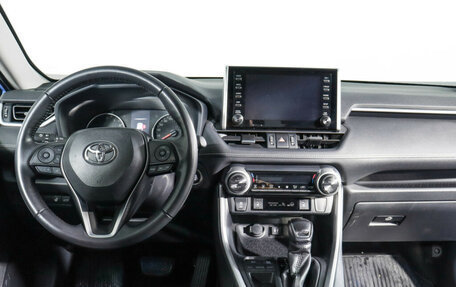 Toyota RAV4, 2020 год, 3 290 000 рублей, 12 фотография