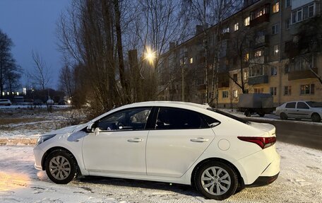 Hyundai Solaris II рестайлинг, 2021 год, 1 300 000 рублей, 4 фотография