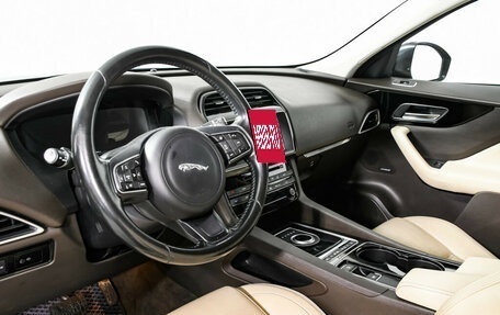 Jaguar F-Pace, 2016 год, 3 078 000 рублей, 12 фотография