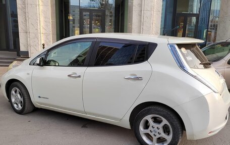 Nissan Leaf I, 2011 год, 635 000 рублей, 2 фотография