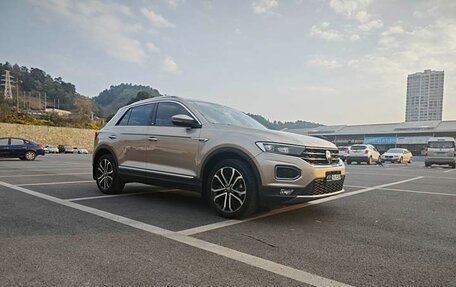 Volkswagen T-Roc I, 2021 год, 1 700 000 рублей, 2 фотография