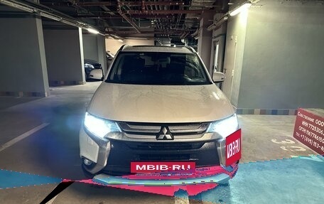 Mitsubishi Outlander III рестайлинг 3, 2015 год, 2 450 000 рублей, 2 фотография