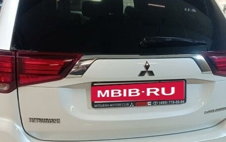 Mitsubishi Outlander III рестайлинг 3, 2015 год, 2 450 000 рублей, 7 фотография