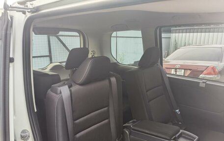 Nissan Serena IV, 2017 год, 1 700 000 рублей, 2 фотография