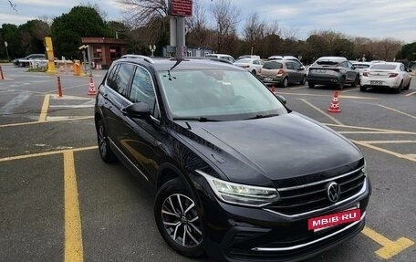 Volkswagen Tiguan II, 2020 год, 4 030 000 рублей, 5 фотография