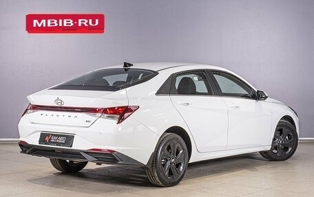 Hyundai Elantra, 2021 год, 2 350 000 рублей, 2 фотография