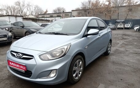 Hyundai Solaris II рестайлинг, 2011 год, 660 000 рублей, 2 фотография