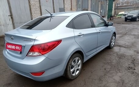 Hyundai Solaris II рестайлинг, 2011 год, 660 000 рублей, 4 фотография