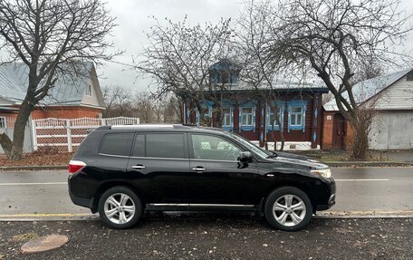 Toyota Highlander III, 2011 год, 2 200 000 рублей, 2 фотография