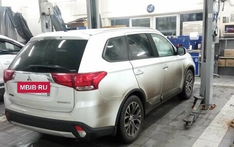 Mitsubishi Outlander III рестайлинг 3, 2016 год, 1 891 080 рублей, 3 фотография