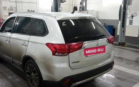 Mitsubishi Outlander III рестайлинг 3, 2016 год, 1 891 080 рублей, 4 фотография