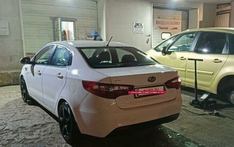 KIA Rio III рестайлинг, 2015 год, 900 000 рублей, 2 фотография