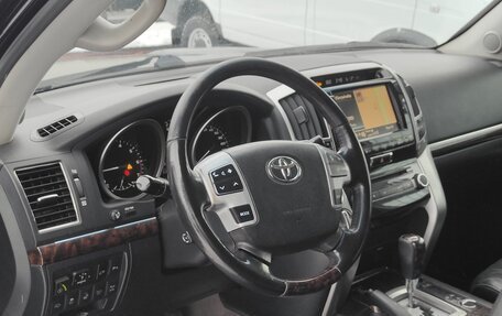 Toyota Land Cruiser 200, 2013 год, 7 фотография