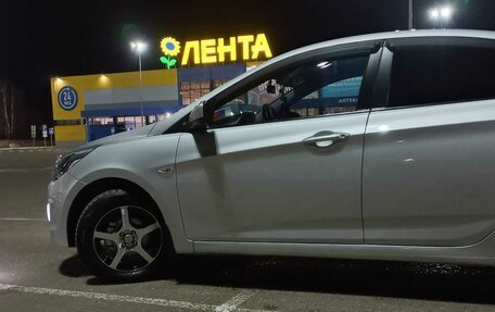 Hyundai Solaris II рестайлинг, 2015 год, 860 000 рублей, 4 фотография