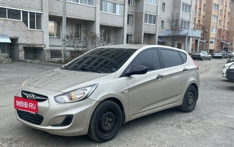 Hyundai Solaris II рестайлинг, 2013 год, 899 999 рублей, 2 фотография