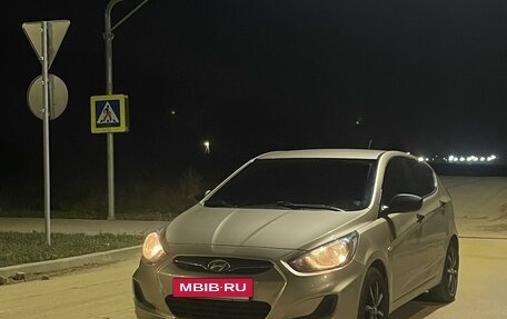 Hyundai Solaris II рестайлинг, 2013 год, 899 999 рублей, 17 фотография