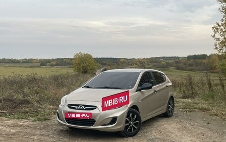 Hyundai Solaris II рестайлинг, 2013 год, 899 999 рублей, 19 фотография